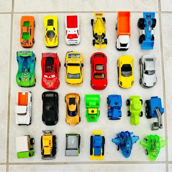 25 Hot Wheels / Matchbox / Assorted characters cars and vehicles - Picture 1 of 8